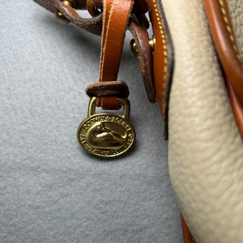 Dooney & Bourke Crossbody Bag Womens Cream Tan Pebbled Leather Vintage Made USA - Picture 9 of 9